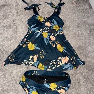 MoveMama nursing swim top with bottoms